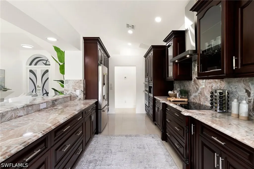 221 10th Street SE Naples FL 34117
