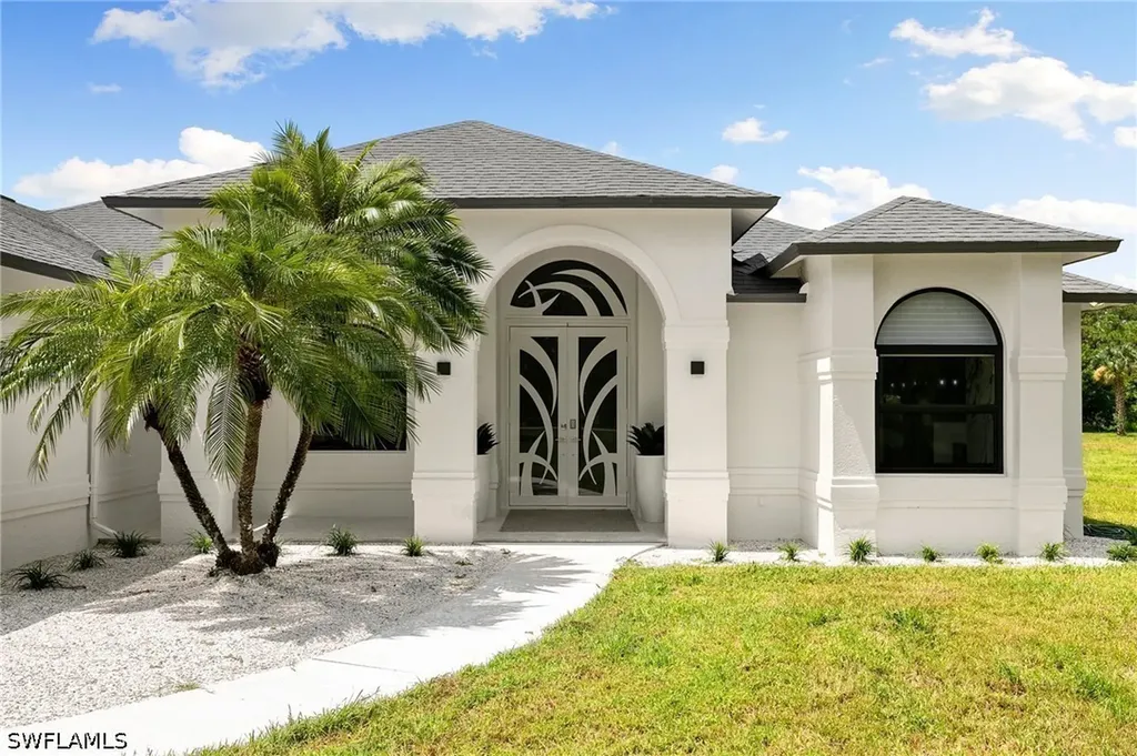 221 10th Street SE Naples FL 34117