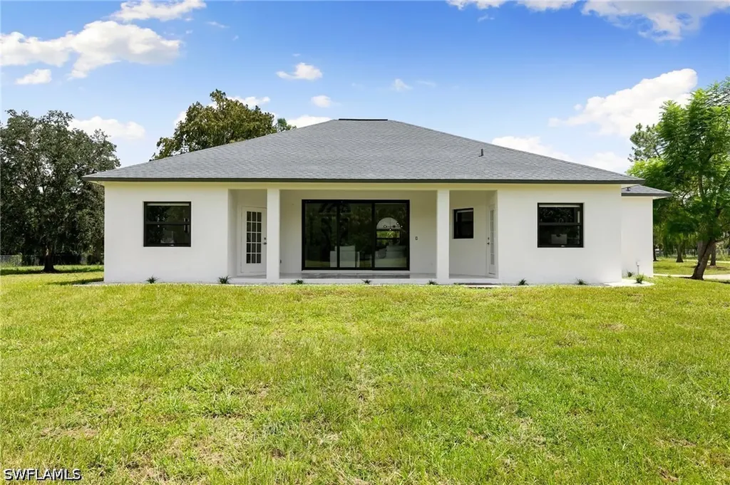 221 10th Street SE Naples FL 34117