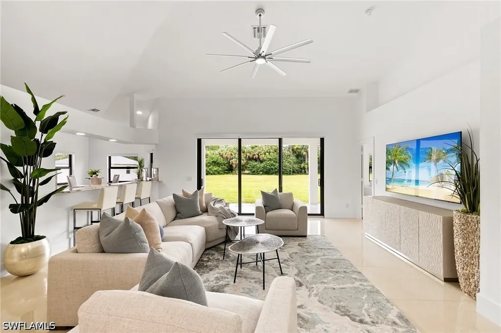 221 10th Street SE Naples FL 34117