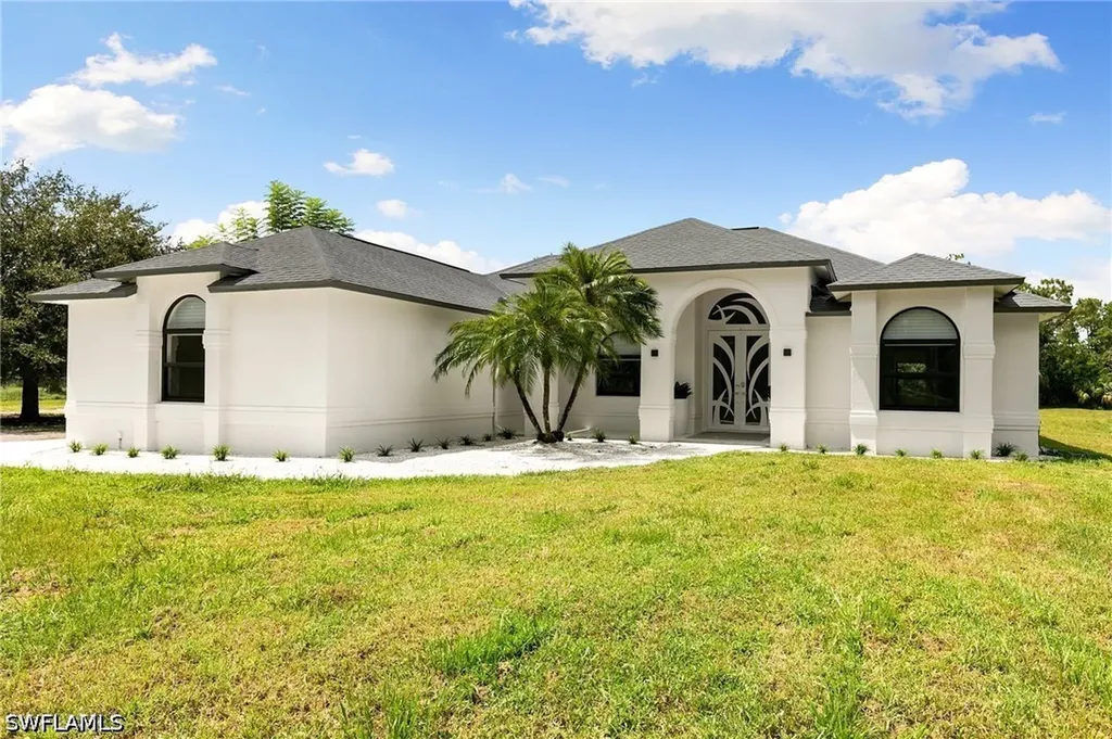 221 10th Street SE Naples FL 34117