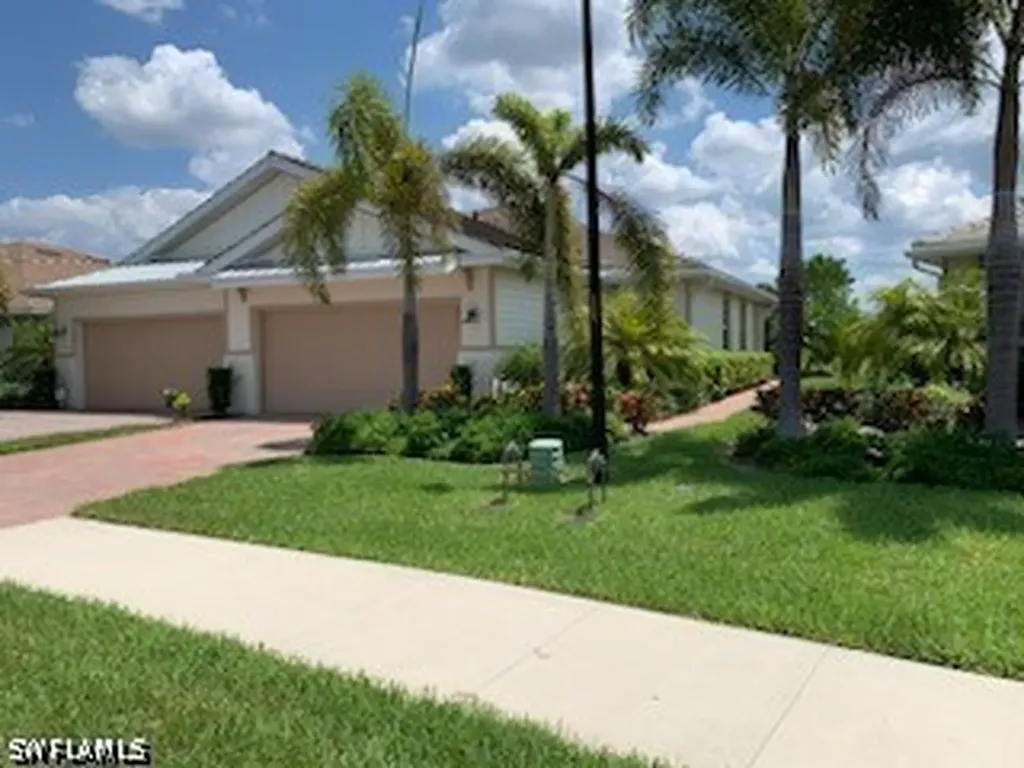 14631 Edgewater Circle Naples FL 34114
