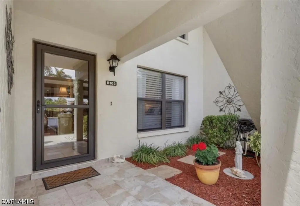 4240 Chantelle Drive Naples FL 34112