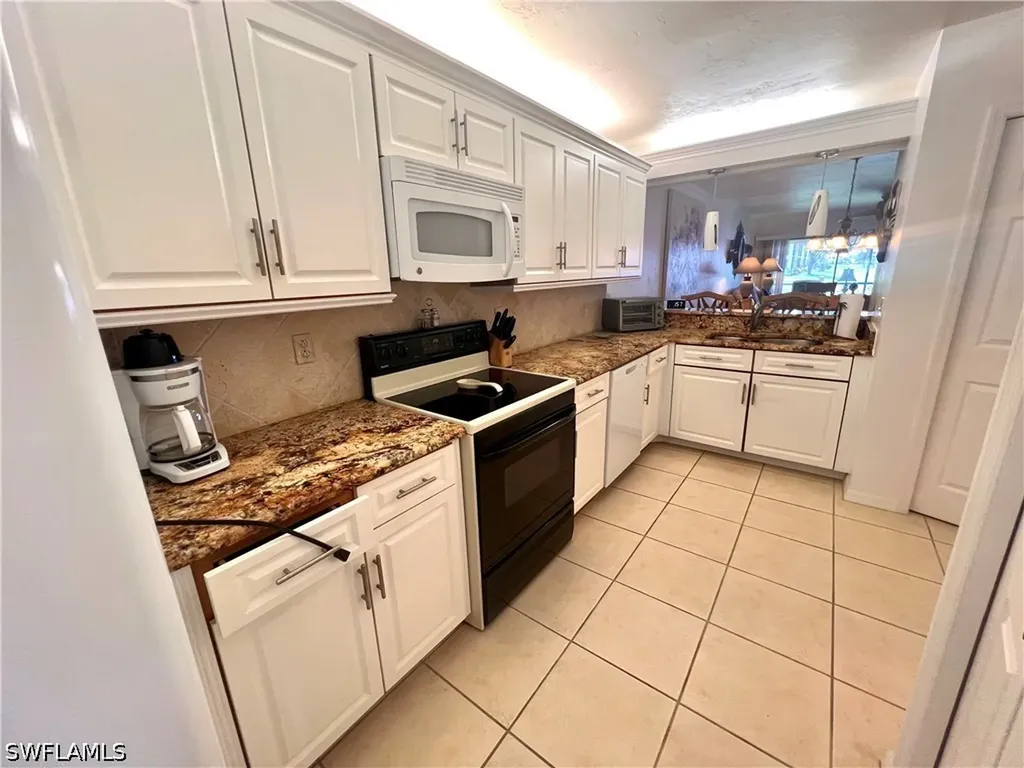 4240 Chantelle Drive Naples FL 34112