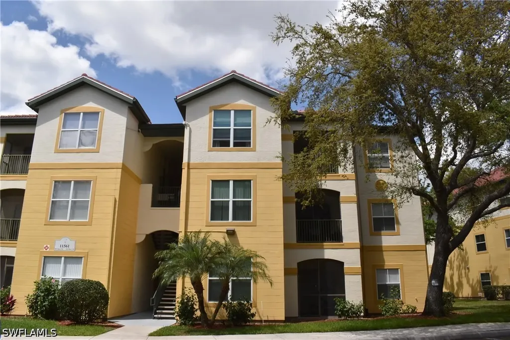 11561 Villa Grand Fort Myers FL 33913