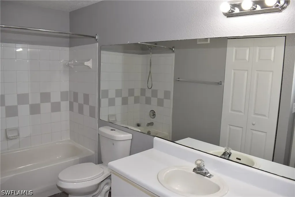 11561 Villa Grand Fort Myers FL 33913