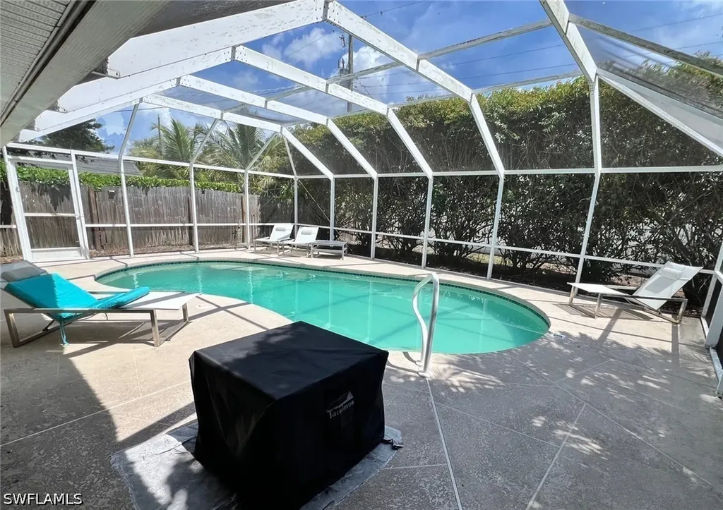690 95th Avenue N Naples FL 34108