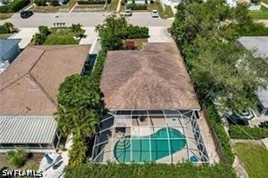 690 95th Avenue N Naples FL 34108
