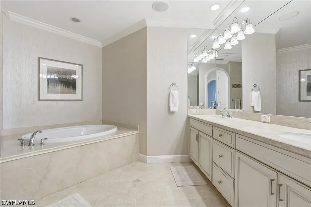 2543 Marquesa Royale Lane Naples FL 34109