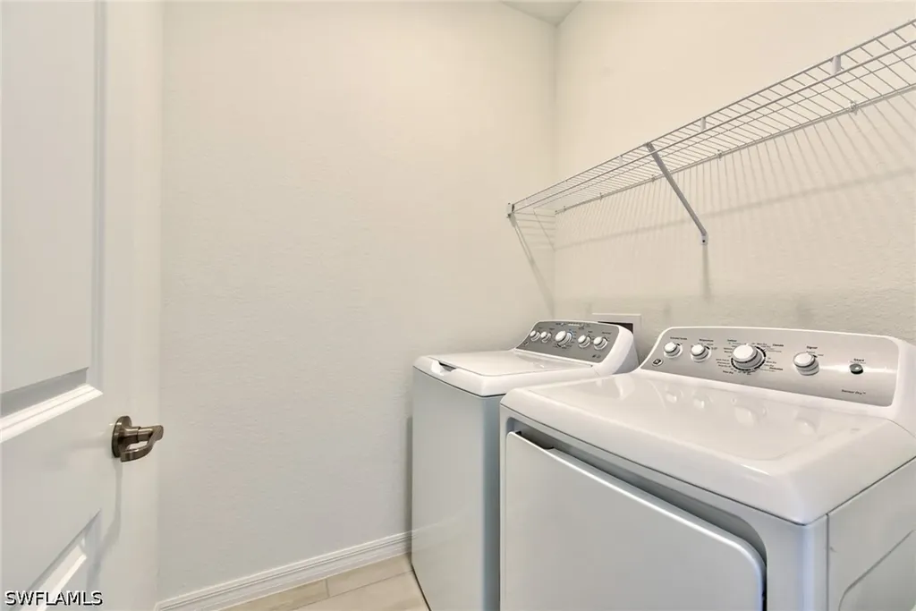 2591 Vine Avenue Naples FL 34120