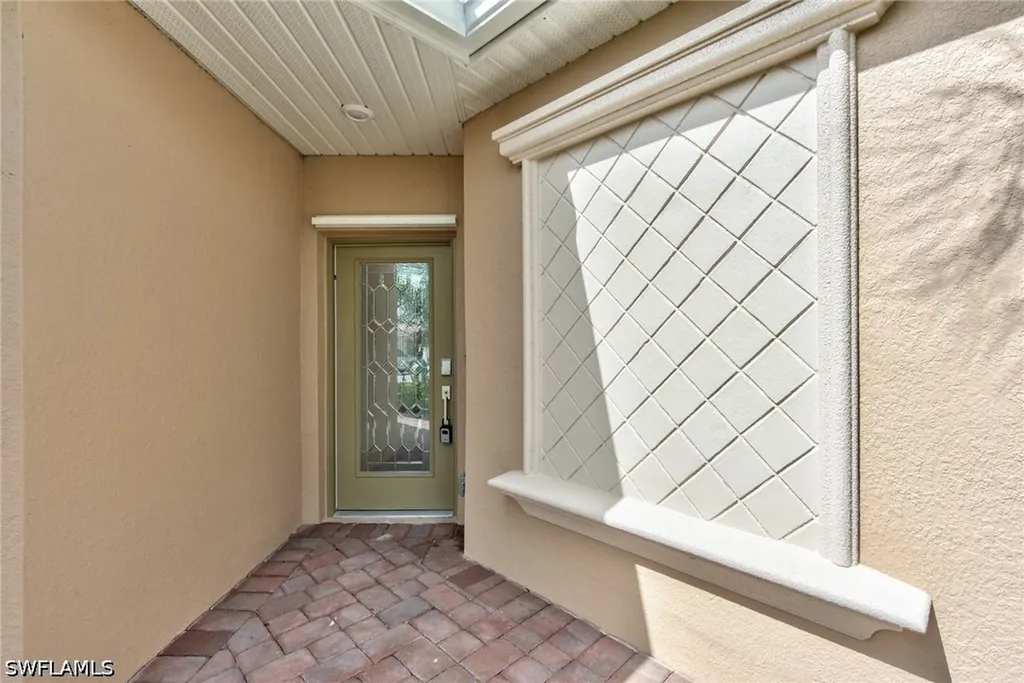 2591 Vine Avenue Naples FL 34120