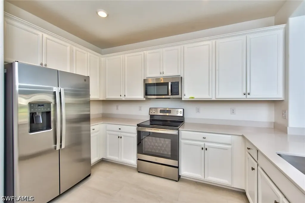 2591 Vine Avenue Naples FL 34120