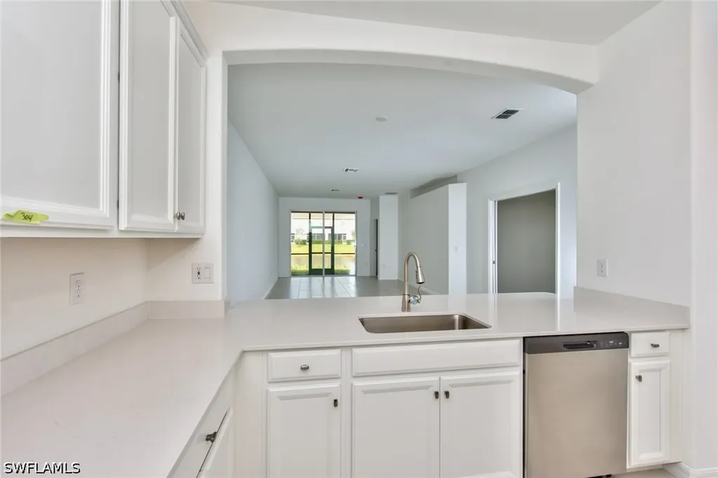 2591 Vine Avenue Naples FL 34120