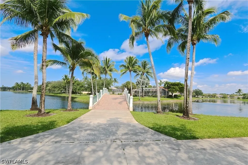 6182 Towncenter Circle Naples FL 34119