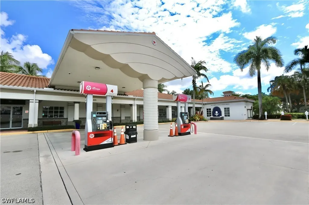 6182 Towncenter Circle Naples FL 34119