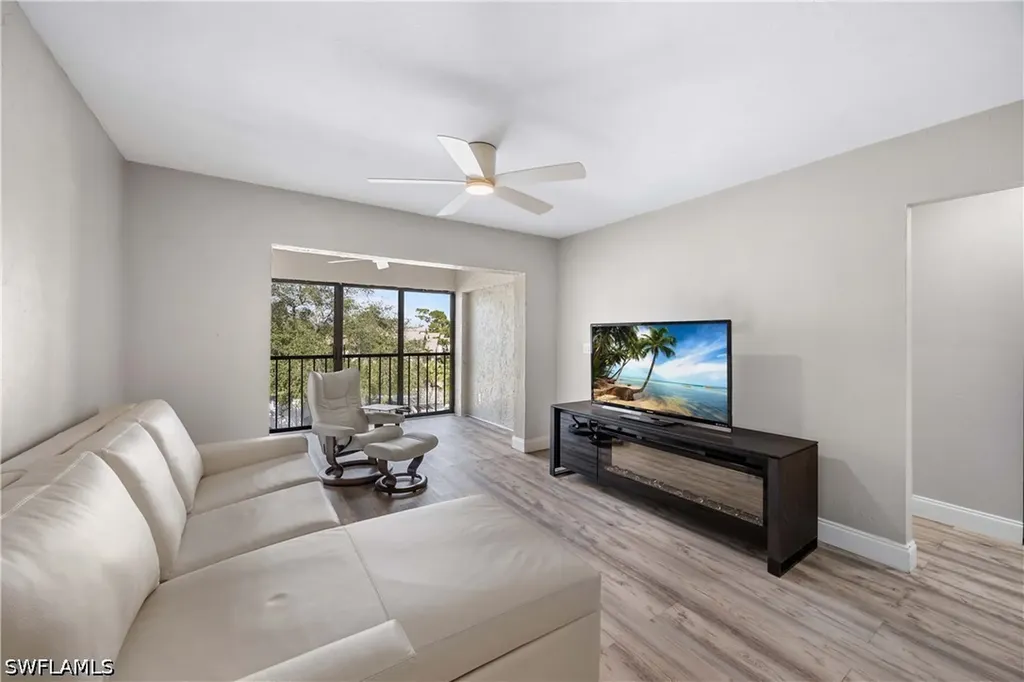 228 Fox Glen Drive Naples FL 34104