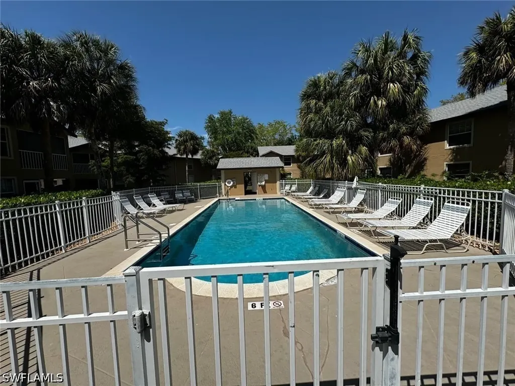 9570 Crescent Garden Drive Naples FL 34109