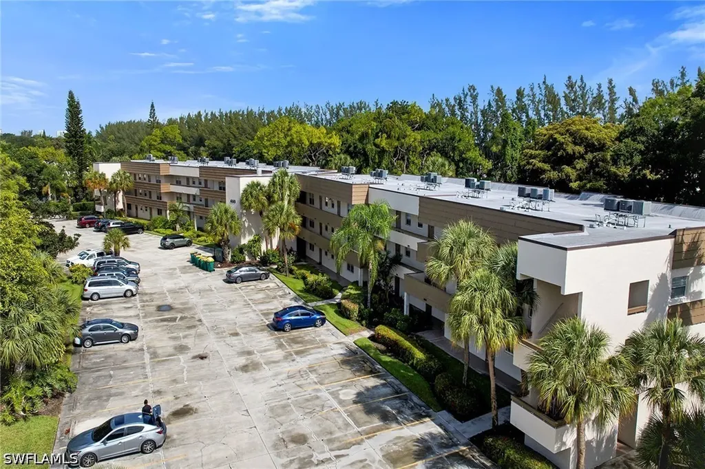 499 Forest Lakes Boulevard Naples FL 34105