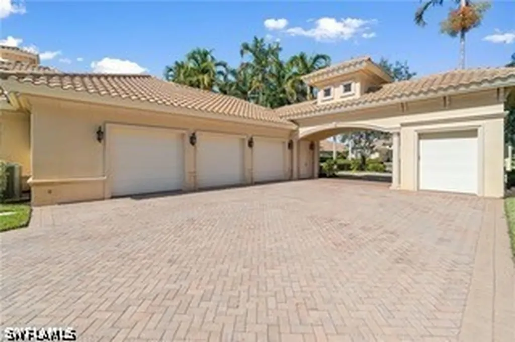 5900 Burnham Road Naples FL 34119