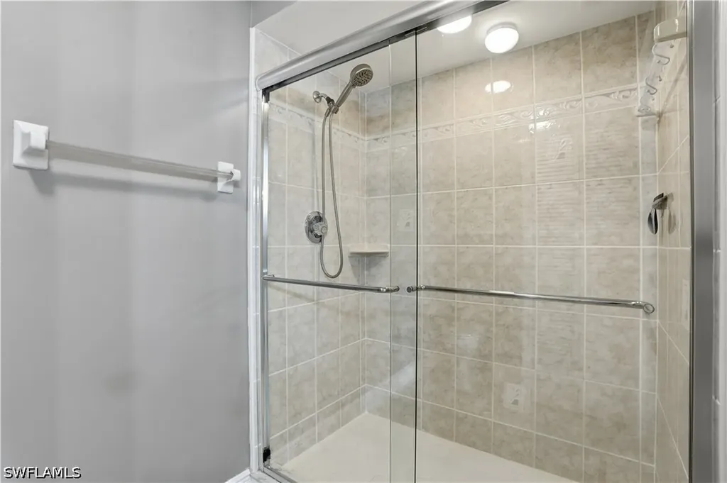 7360 Glenmoor Lane Naples FL 34104
