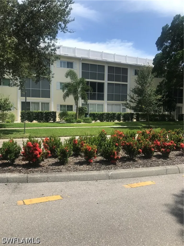 216 Banyan Boulevard Naples FL 34102