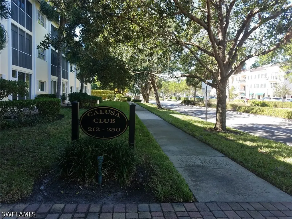 216 Banyan Boulevard Naples FL 34102