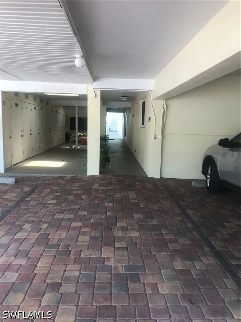 216 Banyan Boulevard Naples FL 34102
