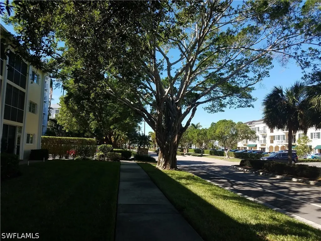 216 Banyan Boulevard Naples FL 34102