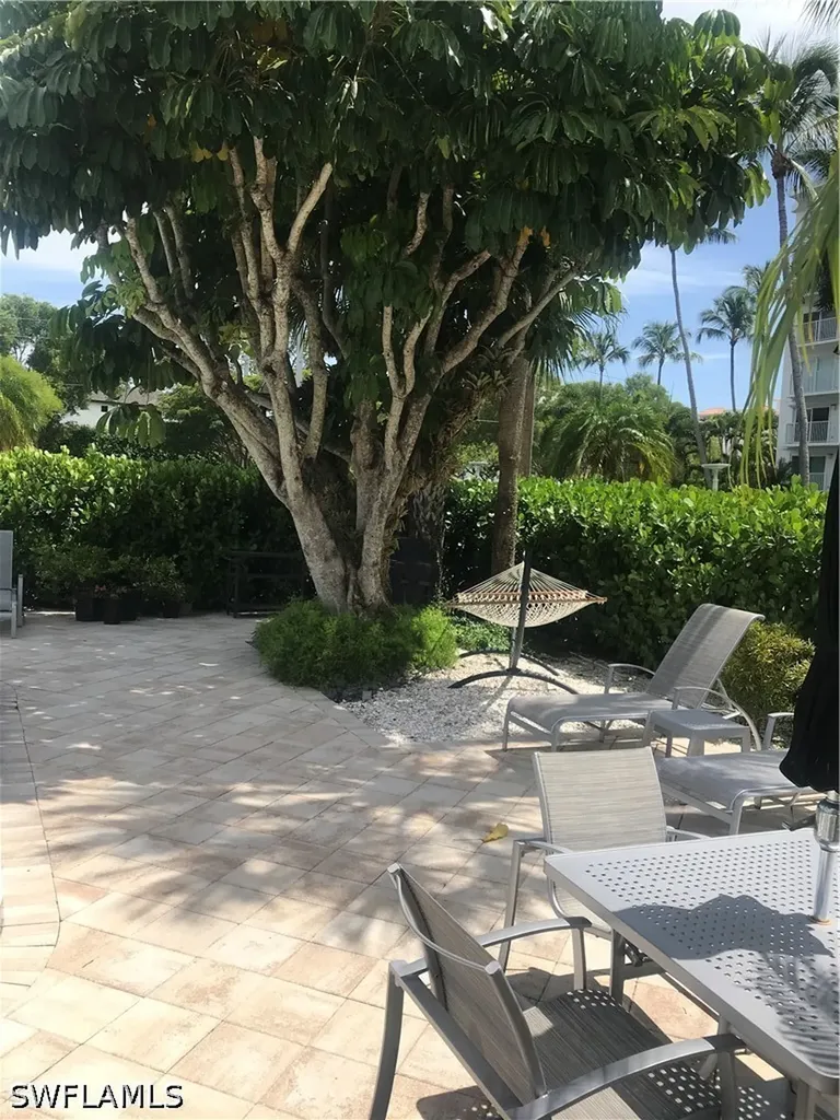 216 Banyan Boulevard Naples FL 34102