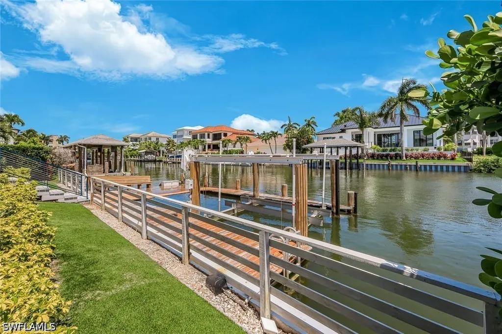 151 Bayview Avenue Naples FL 34108