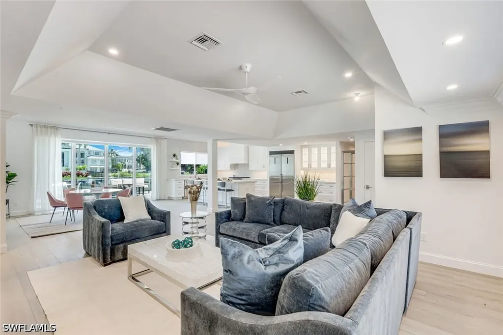 151 Bayview Avenue Naples FL 34108