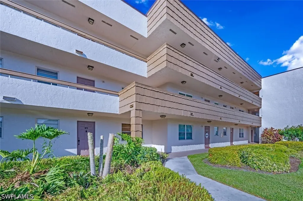 499 Forest Lakes Boulevard Naples FL 34105