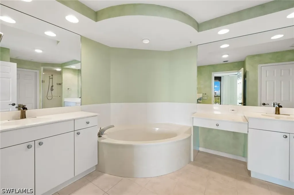 420 Cove Tower Drive Naples FL 34110