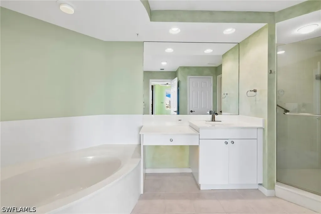 420 Cove Tower Drive Naples FL 34110