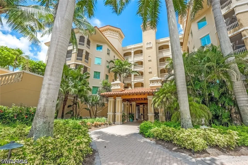Naples FL, 2728 Tiburon Boulevard E, Unit 105