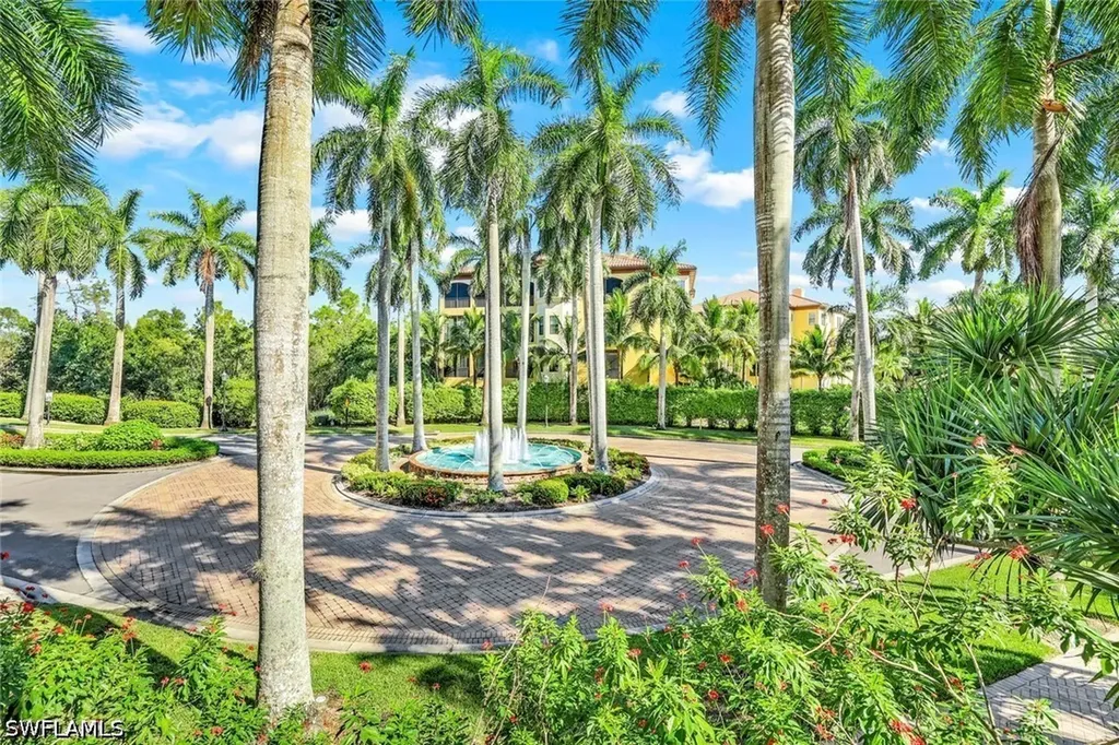 2728 Tiburon Boulevard E Naples FL 34109