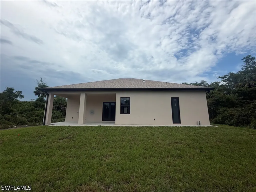 208 45th Avenue NE Naples FL 34120