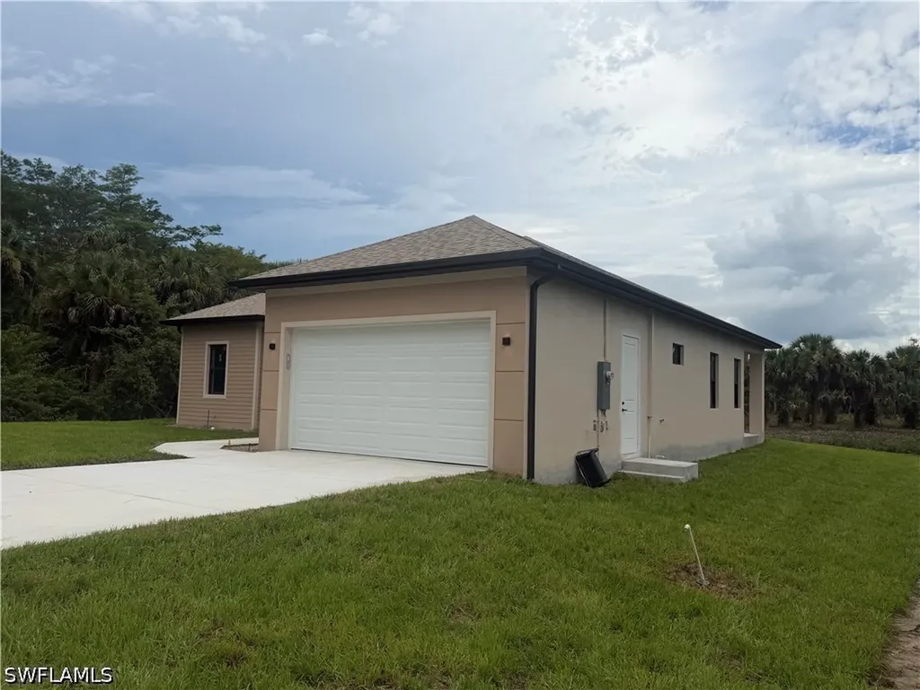 208 45th Avenue NE Naples FL 34120