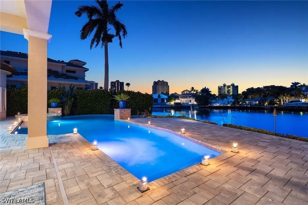 345 Devils Bight Naples FL 34103