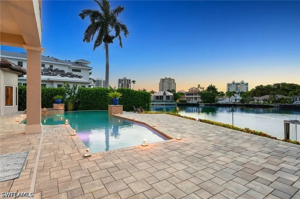 345 Devils Bight Naples FL 34103