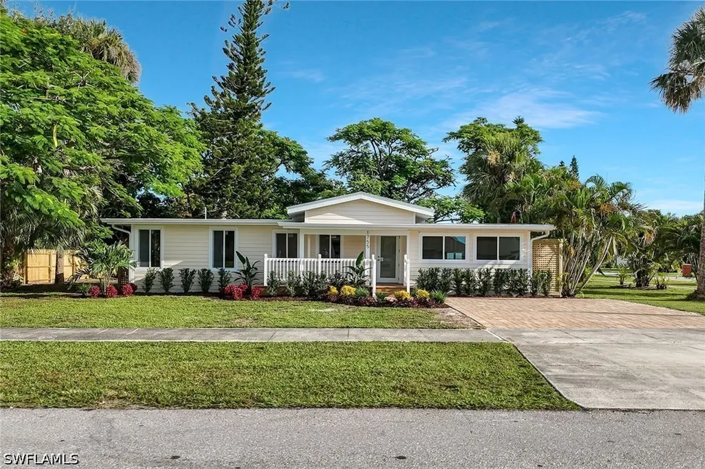 Fort Myers FL, 1755 Oakley Avenue