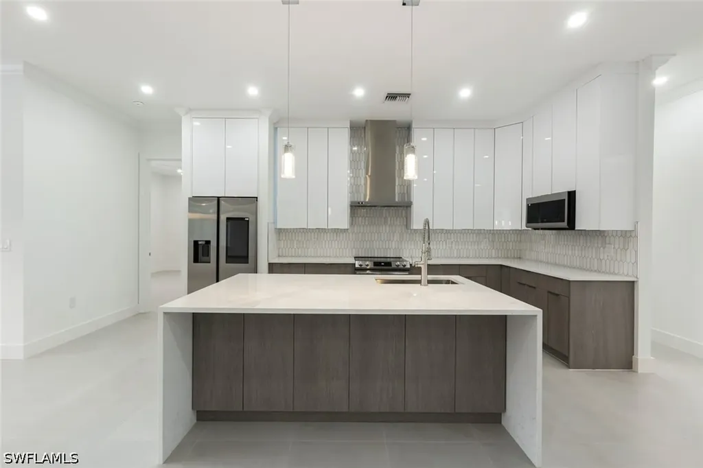 2806 Golden Gate Boulevard W Naples FL 34120