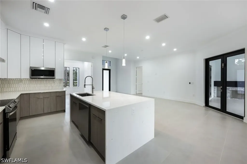 2806 Golden Gate Boulevard W Naples FL 34120