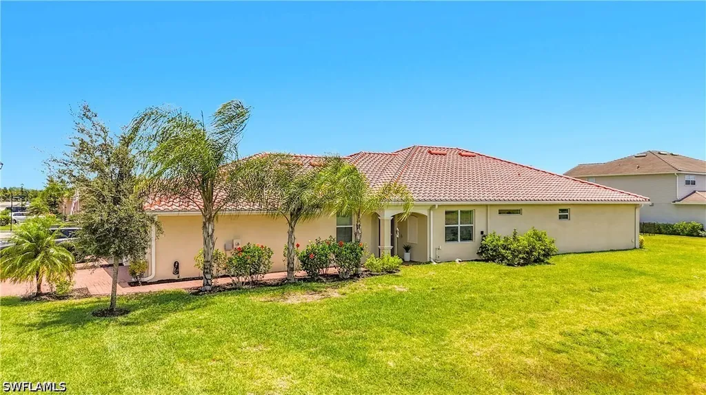 2558 Vine Avenue Naples FL 34120