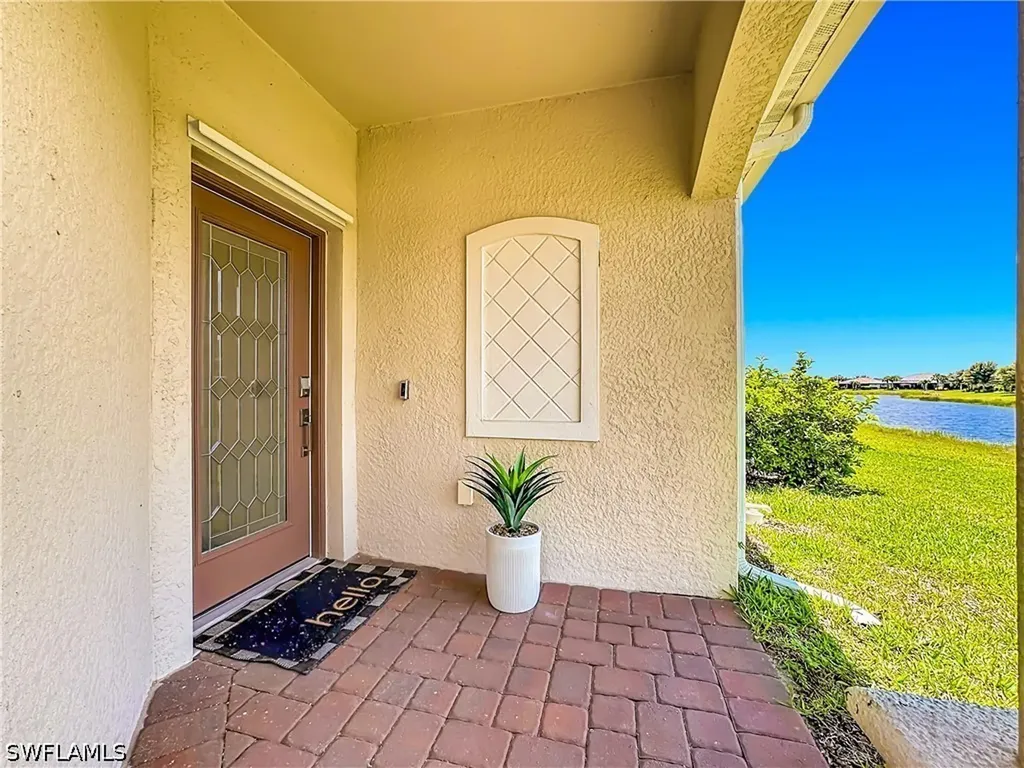 2558 Vine Avenue Naples FL 34120