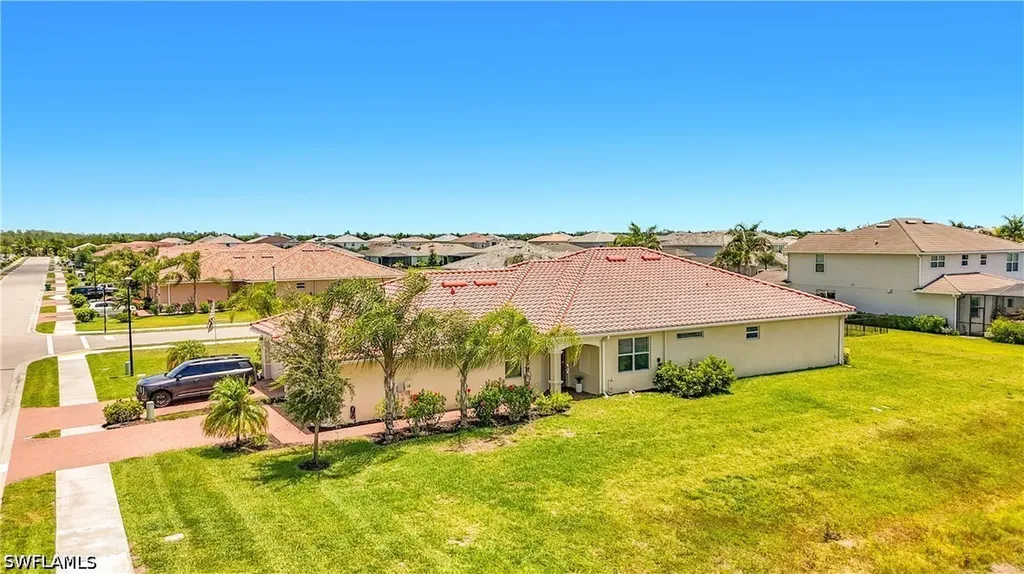 2558 Vine Avenue Naples FL 34120