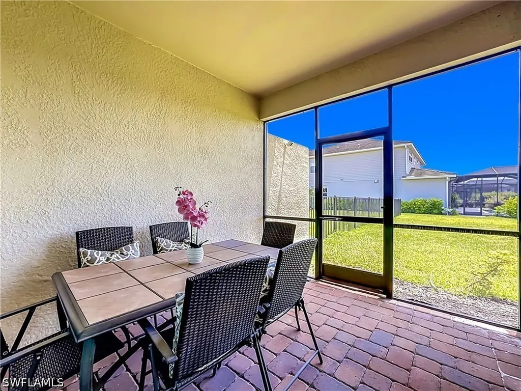 2558 Vine Avenue Naples FL 34120