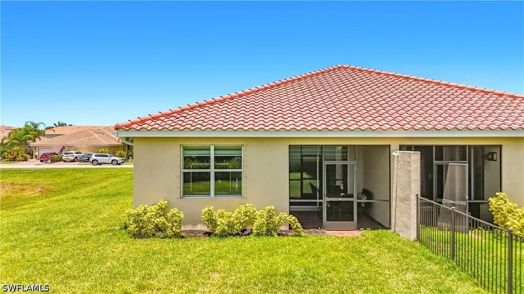 2558 Vine Avenue Naples FL 34120