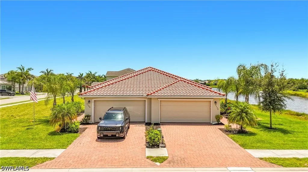 2558 Vine Avenue Naples FL 34120