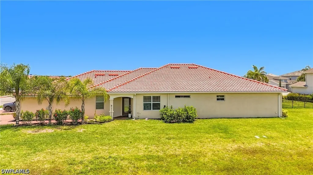 2558 Vine Avenue Naples FL 34120